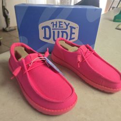 BRAND NEW Hey DUDE SIZE 8