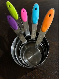 5 pieces  stainless steel. Measuring cups