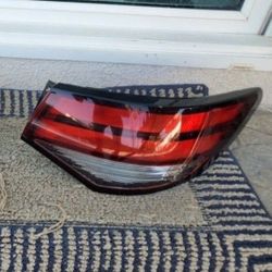 2020 - 2024 NISSAN SENTRA RIGHT TAIL
LAMP TAILAMP PASSENGER SIDE GENUINE
USED OEM. D4