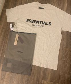 Light gray essential shirt (small)
