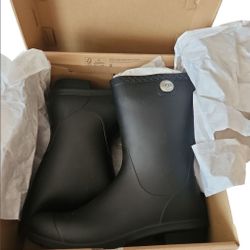 UGG Women's Sienna Matte Rain Boots Black Rubber Sheepskin Multiple sizes available 
New In Box 