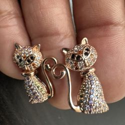 585 RG 14K Stamped Natural Zircon Kitty Cat Stud Earrings