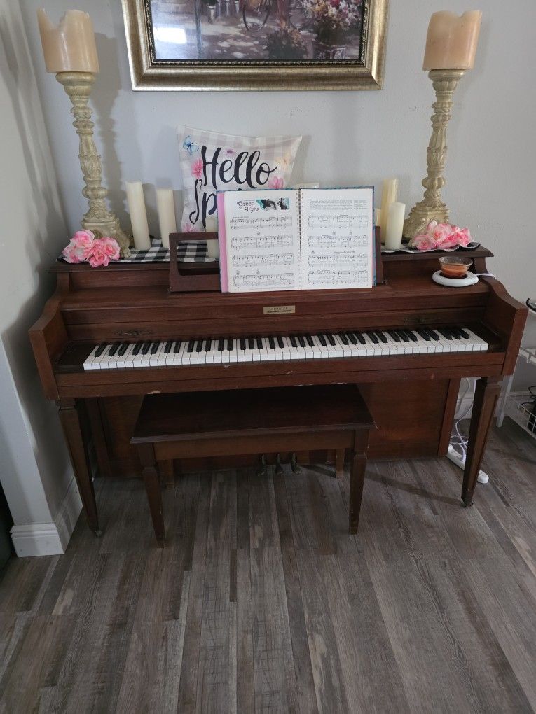 Piano For Sell free
