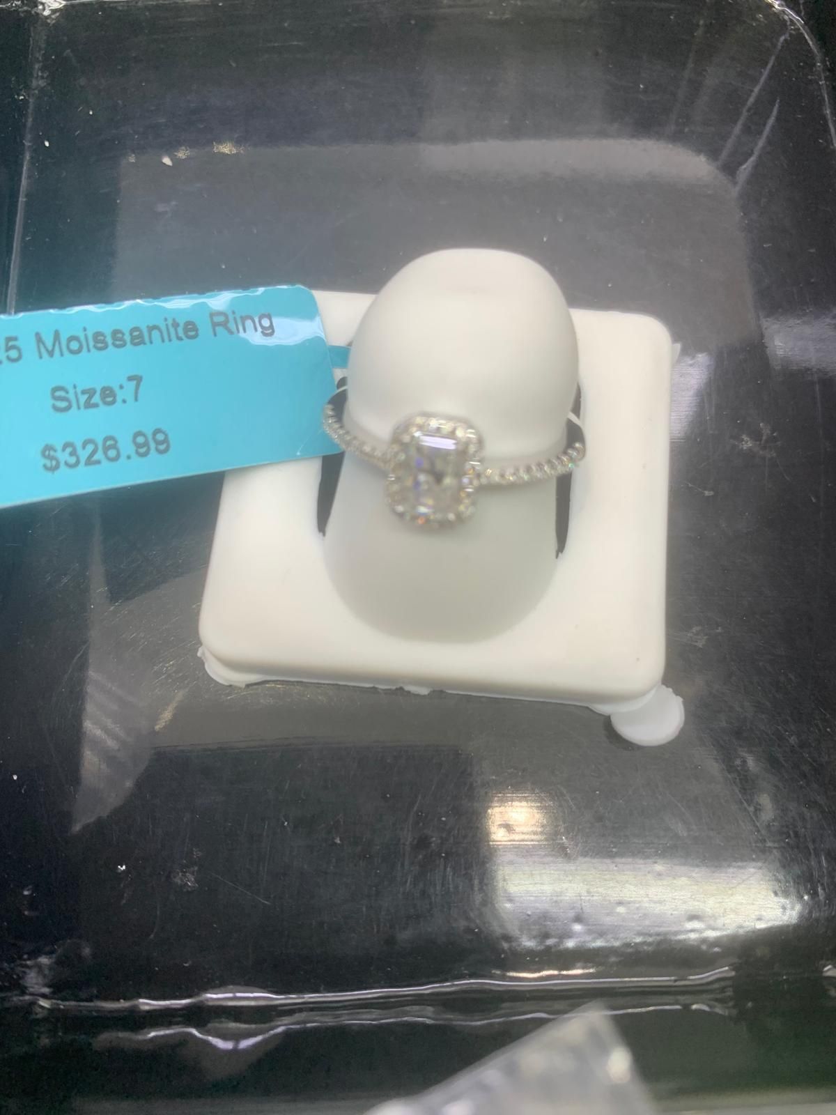 Brand New 925 Moissnite Engagement Ring