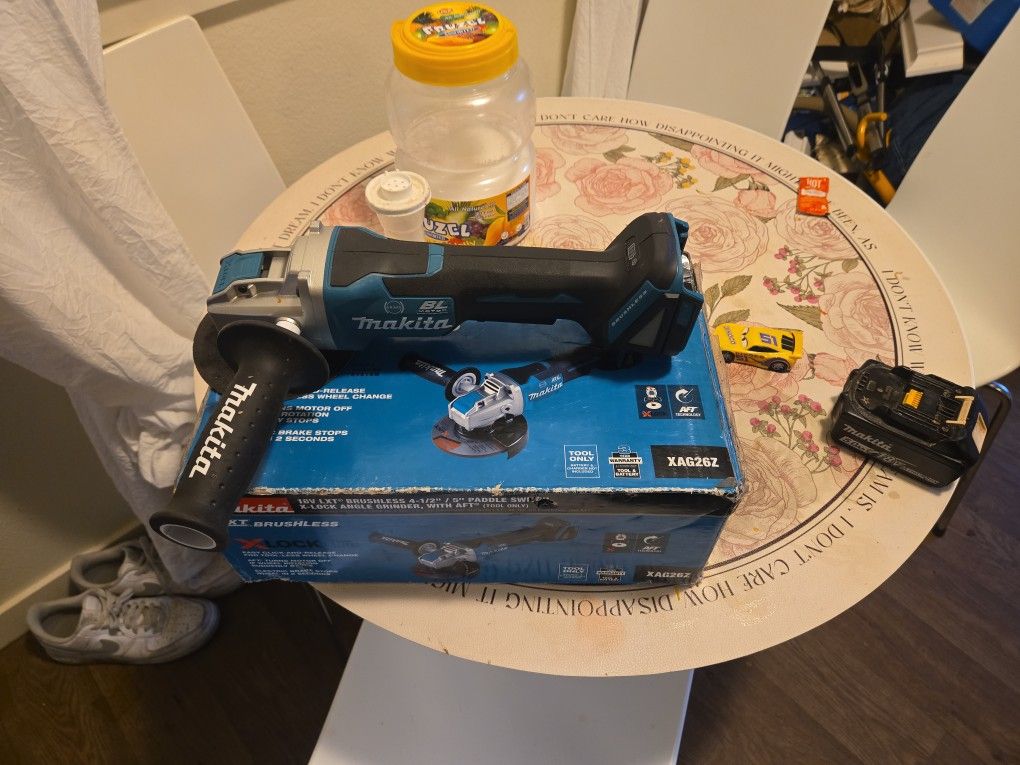 18V LXT Lithium-Ion Brushless Cordless 4-1/2 in./5 in. Paddle Switch X-LOCK Angle Grinder with AFT,