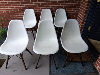 Set 6 chairs resin shell and wood legs