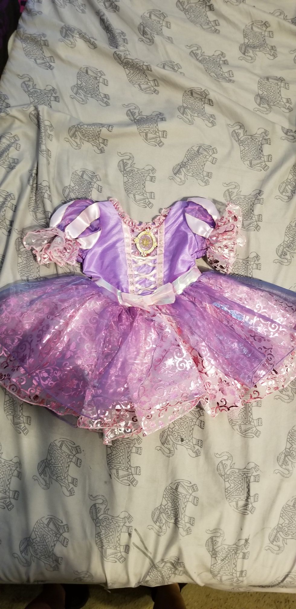 Rapunzel costume size 6 to 12