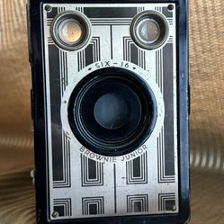  Art Deco Vintage Brownie Junior Six-16 Camera 