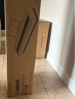 Yamaha digital piano P-71B and keyboard stand bench