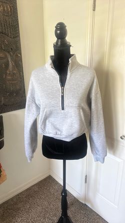 gray zip up crop top