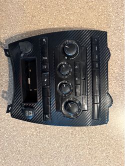Jeep Grand Cherokee console instrument cluster.