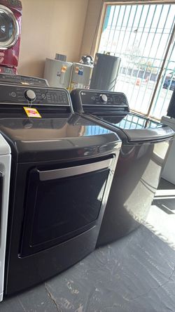 Like new LG washer and gas dryer set