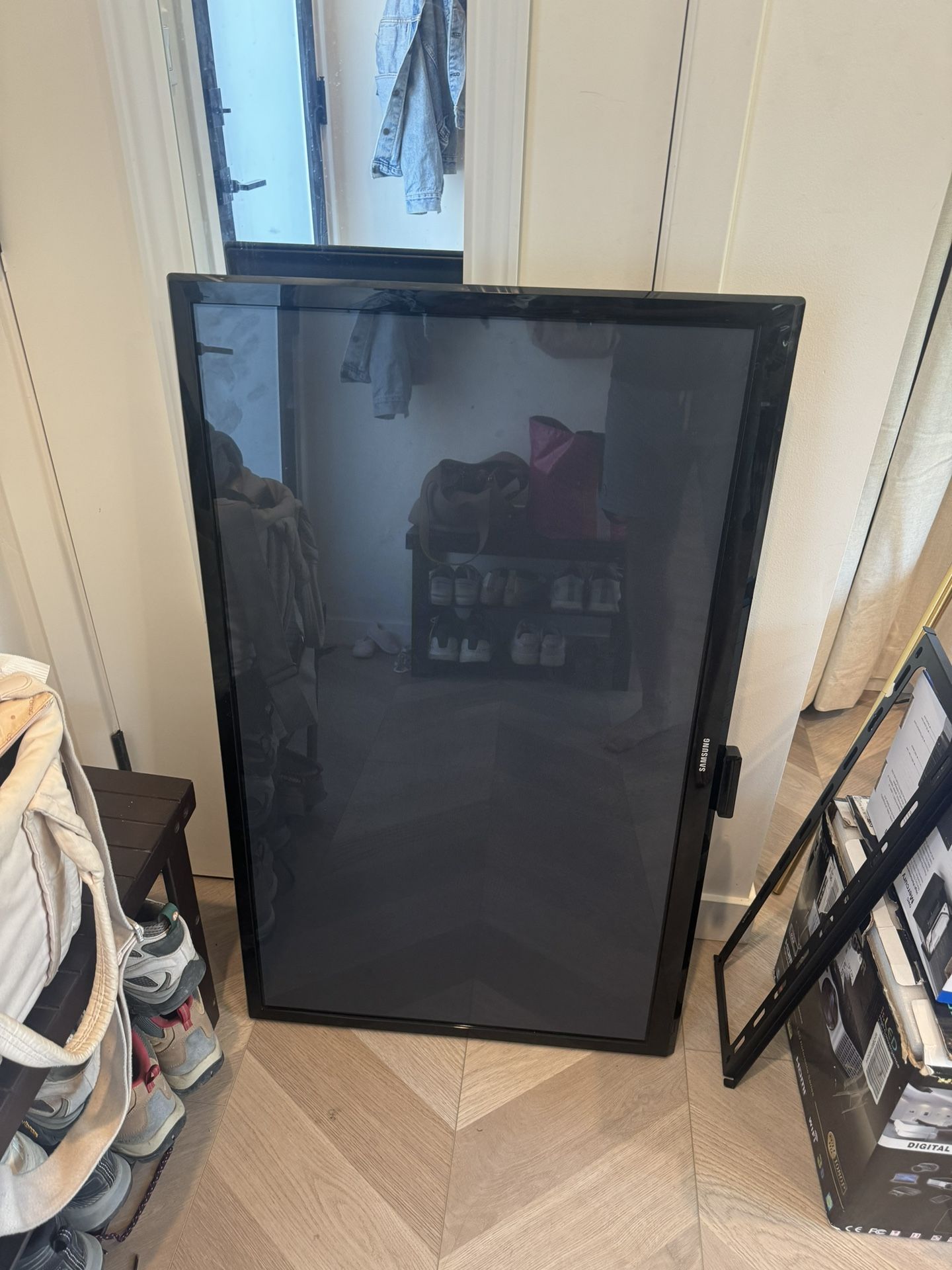43 Inch Samsung TV with roku, remotes and wall mount