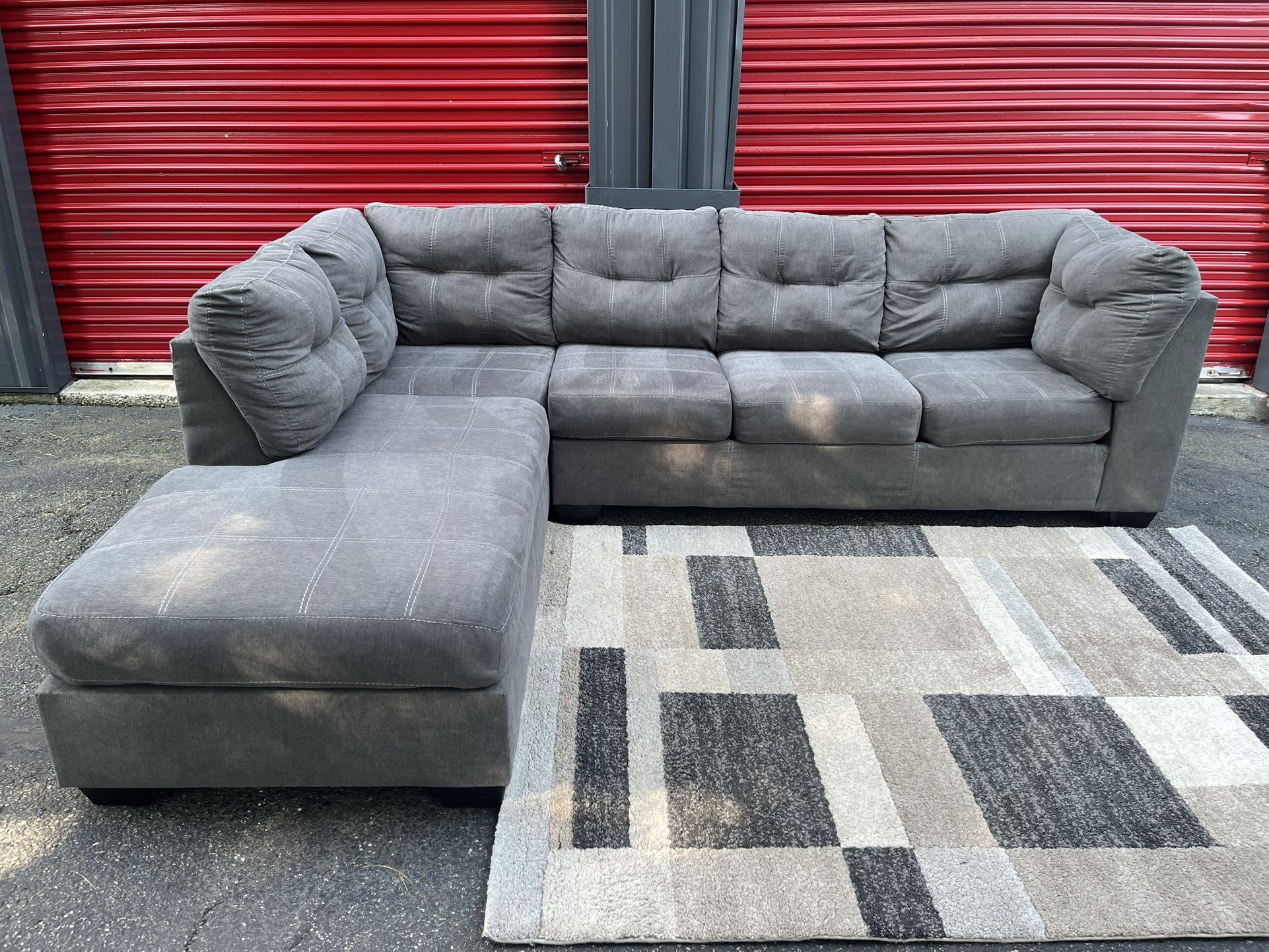Sectional Couch!! Delivery Available 🚚!! Dimensions: 115” x 87” Length x 35” Height x 35” Depth