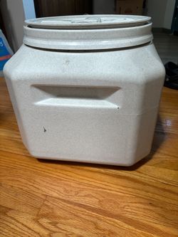 Food storage container