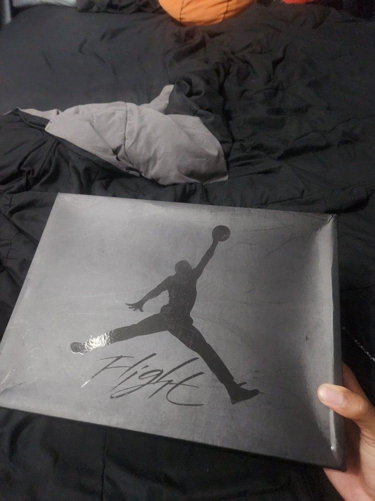 Jordan Retro 4 Black Cat NEW SIZE 9.5M