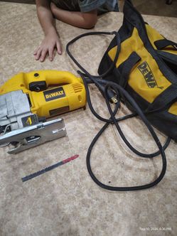 DeWalt Corded Jig Saw with Carry Bag