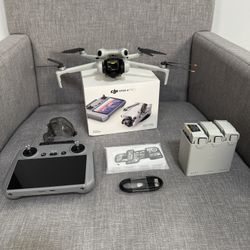 Dji mini 4 Pro with 3 batteries (brand new )