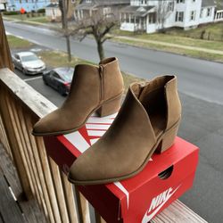 Women’s Heels Size 6.5 Cynthia Crowley