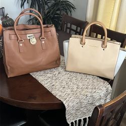 MICHAEL KORS BAGS 100% IN PERFECT CONDITION $120 FOR THE 2 BAGS
