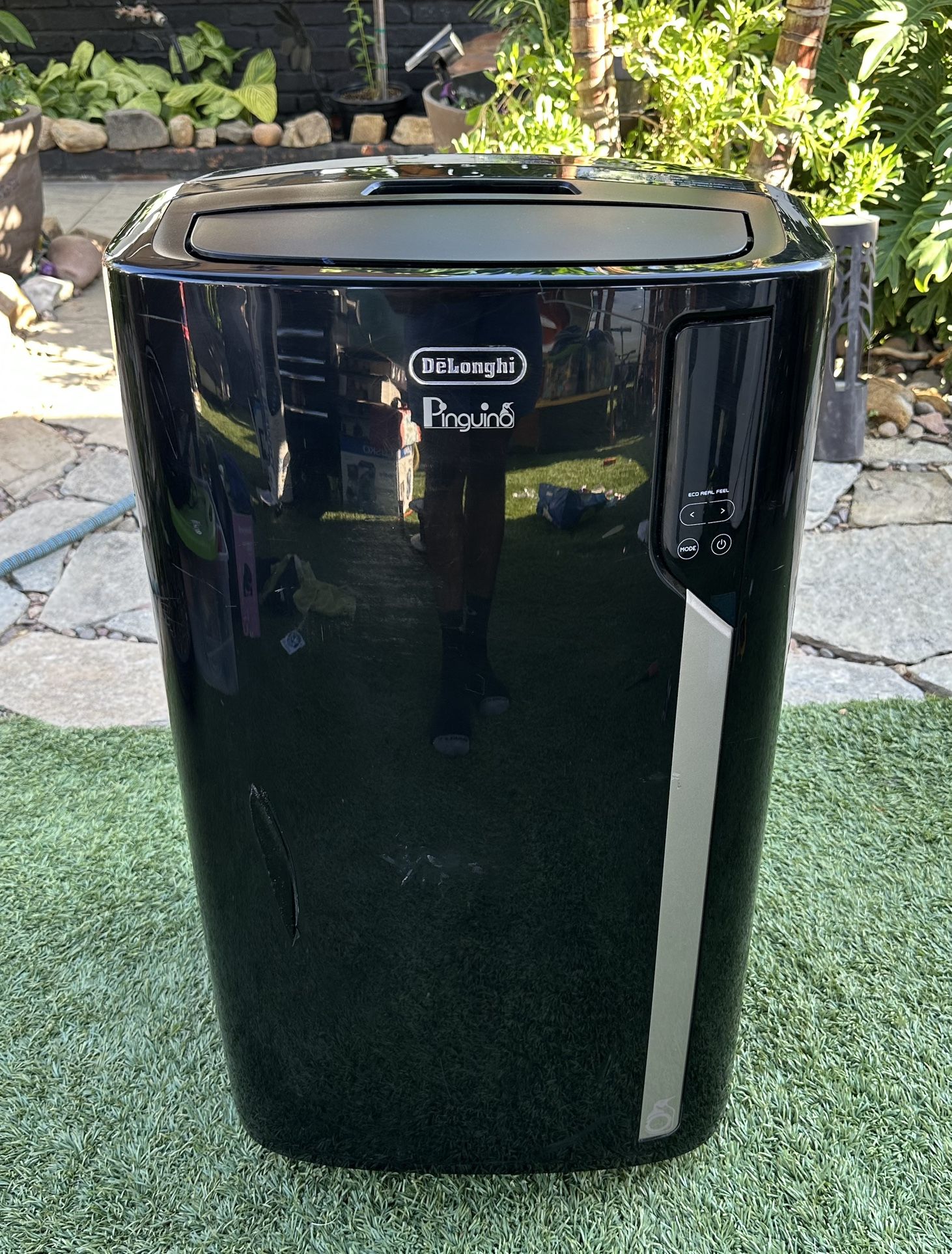 De'Longhi Pinguino Plus Arctic Whisper Portable Air Conditioner with and ECO REAL FEEL