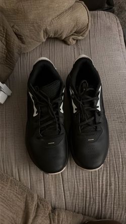 Under Armour Lockdown 6 Black Metallic Gold - Size 12