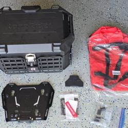 LoneRider MotoCase Large Top Case System - Fits BMW R1300GS / GSA - Like New

Description:
Selling a premium LoneRider MotoCase (Large) 57L  top c