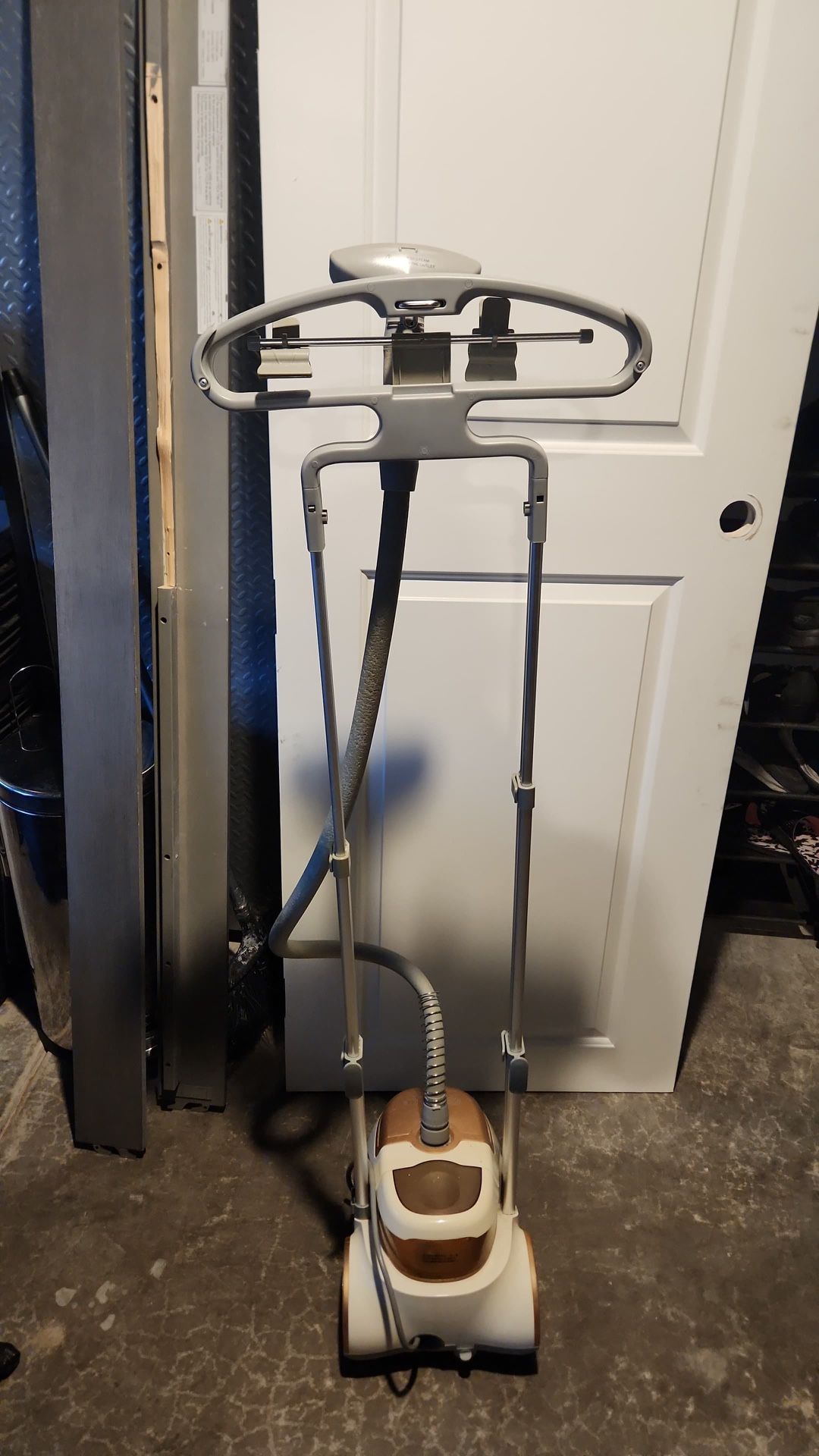Free Clothes steamer