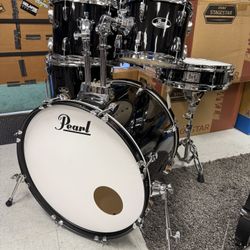 Pearl Roadshow 5pc Black Drum Set