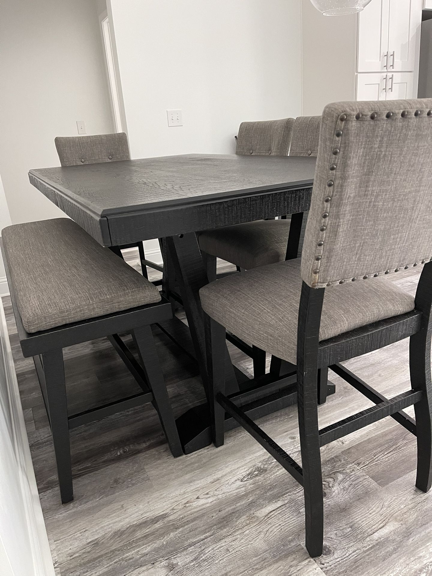 dinning room $600