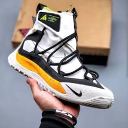 Men's Size 10.5 - Nike ACG Air Terra Antarktik Gore-Tex University Gold - NIB