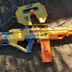 Nerf Stampede Gun With Shield And One Clip
