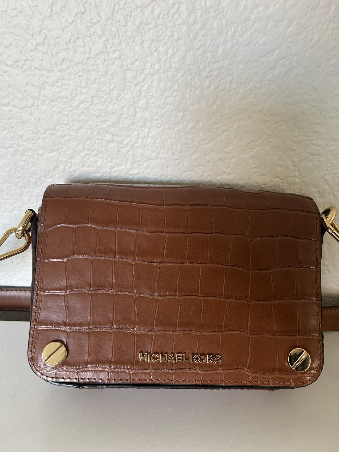 Michael Kors Women’s Leather Crossbody Bag, Phone Clutch, Shoulder Strap Purse