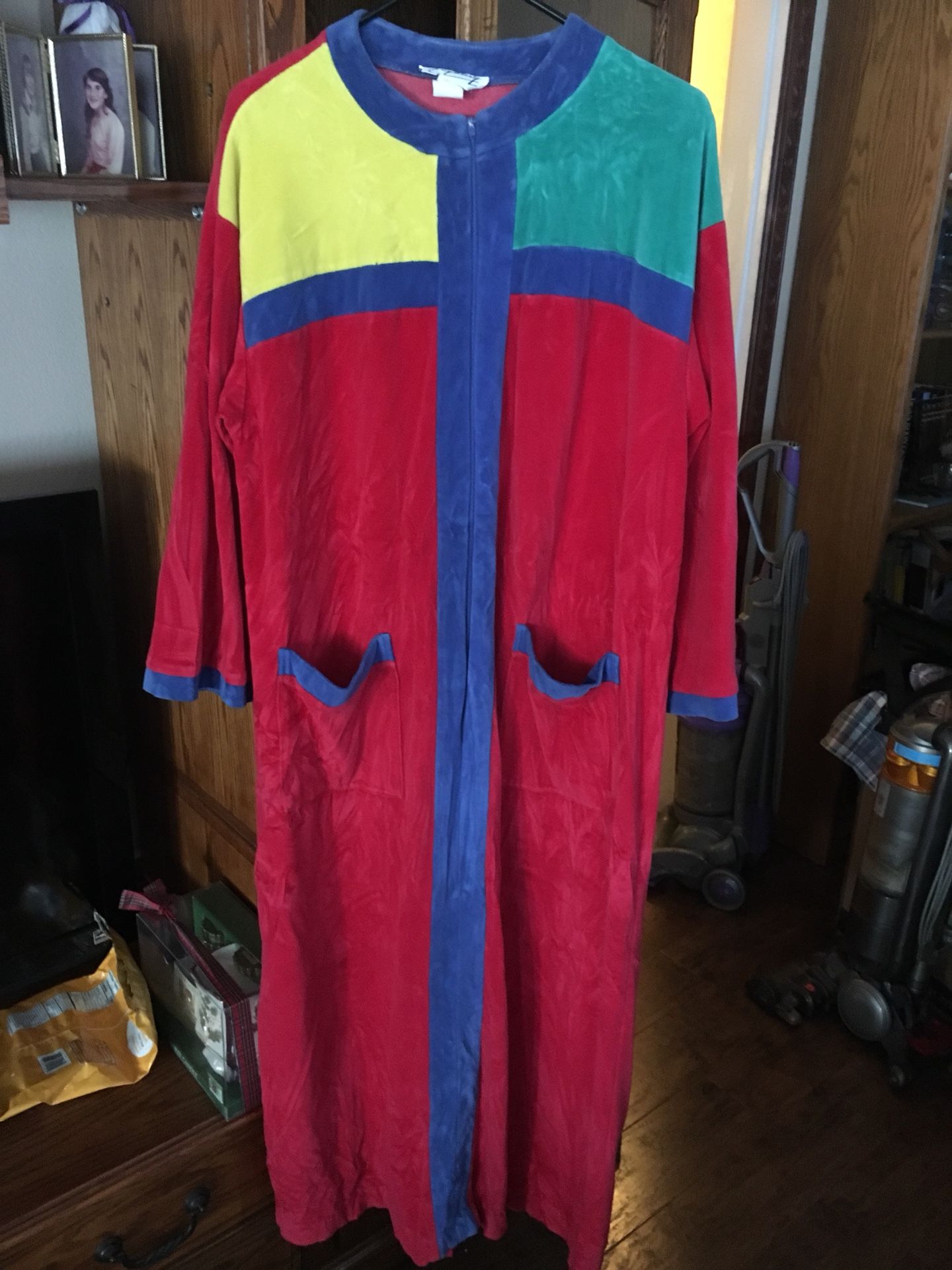 BRAND NEW ZIP UP NIGHT GOWN ROBE!!!$10