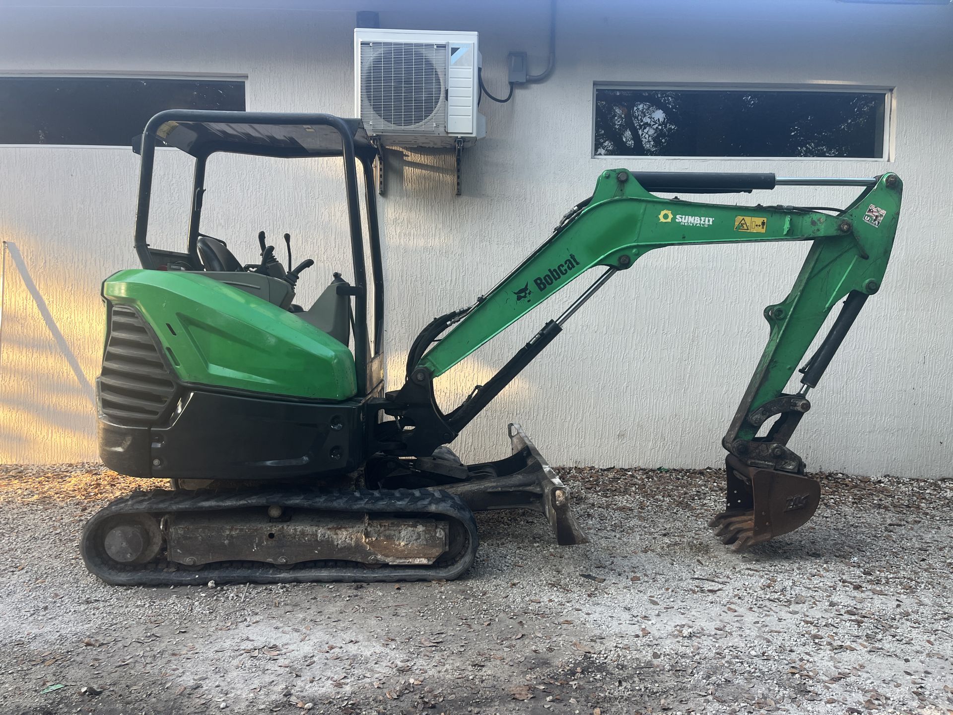 2017 Bobcat E32 7000 lbs Mini Excavator