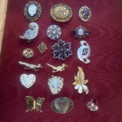 Vintage Broaches 