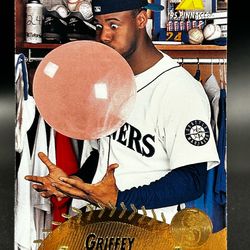 Ken Griffey Jr. - 1995 Pinnacle #128 - Iconic Bubble Blowing (2b)