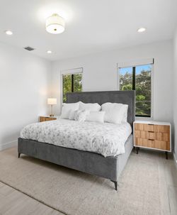 West Elm King Andes Storage Bed with 4 drawers like new