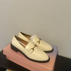 Lisa Vicky Cream Loafers – Size 9– Like New 🤍
