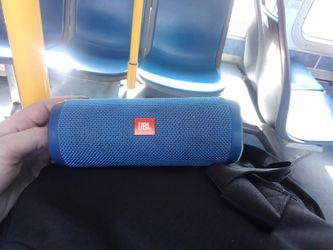 JBL Flip 4 Bluetooth Speaker