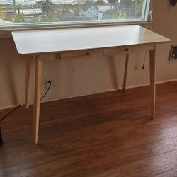 Table / Desk