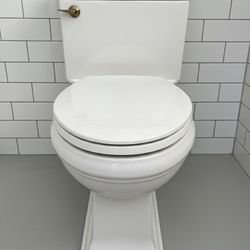 3 Two-Piece Toilets – Classic Style – Like New