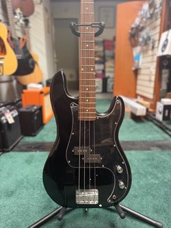 Stagg SBP-30 4-String Electric Bass Guitar – Black – NEW OPEN BOX