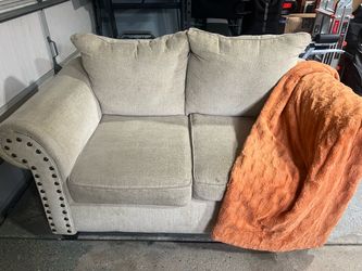 Free love seat