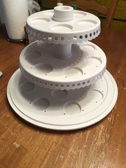 Sweet creations 3-tier cupcake Tower with carry case