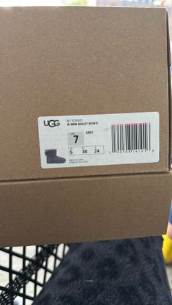 Size 7 Ugg boots with mini Bailey bow II
