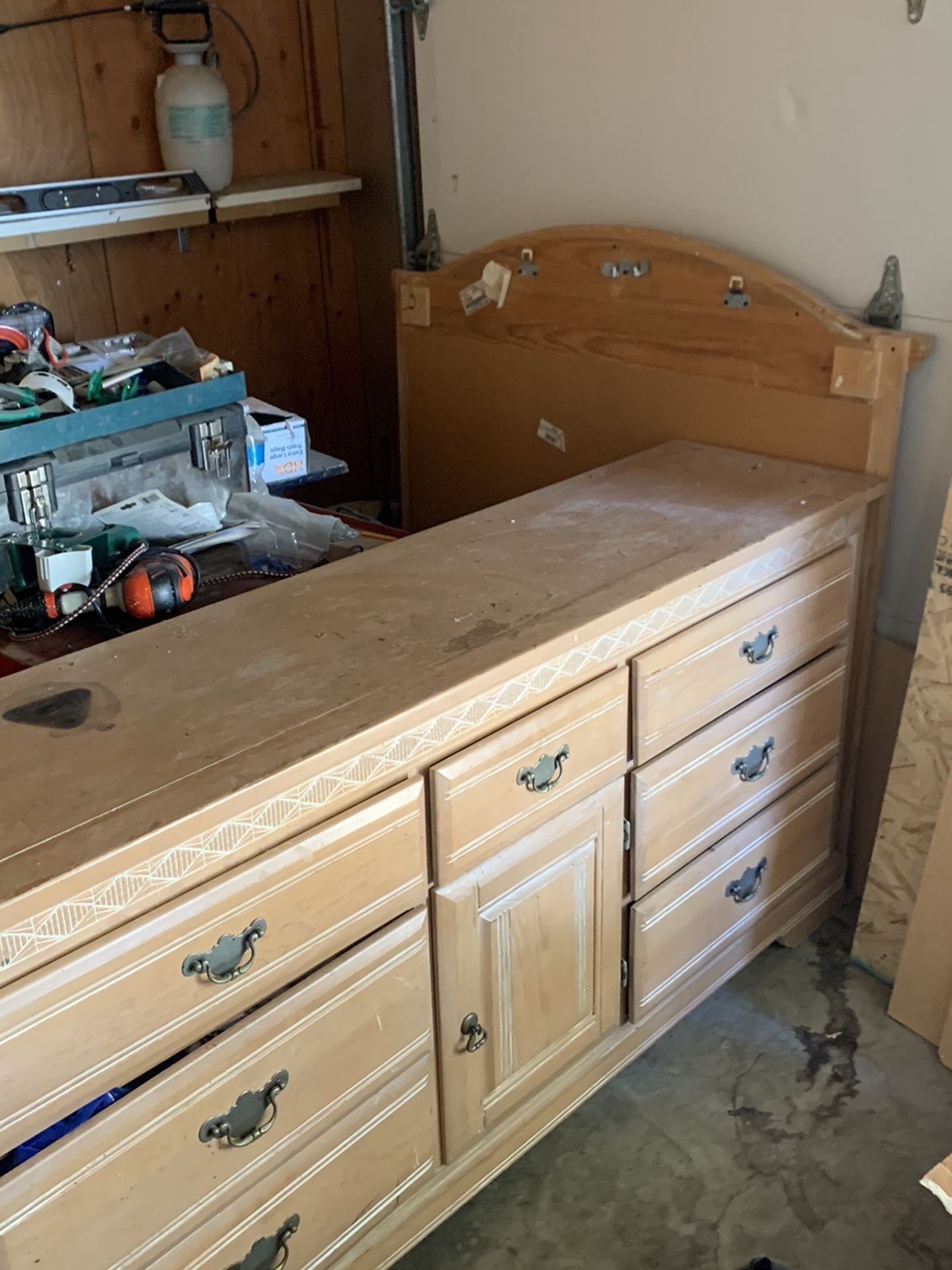 Dresser And Mirror 7 Drawers