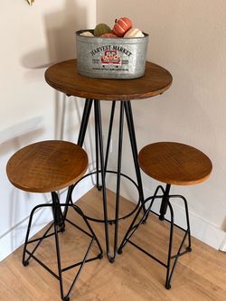 Dinette with 2 adjustable stools