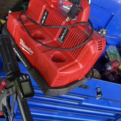 M12/M18 Rapid Charger 