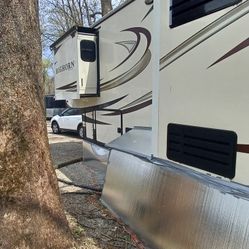 Fifth Wheel Big Horn 